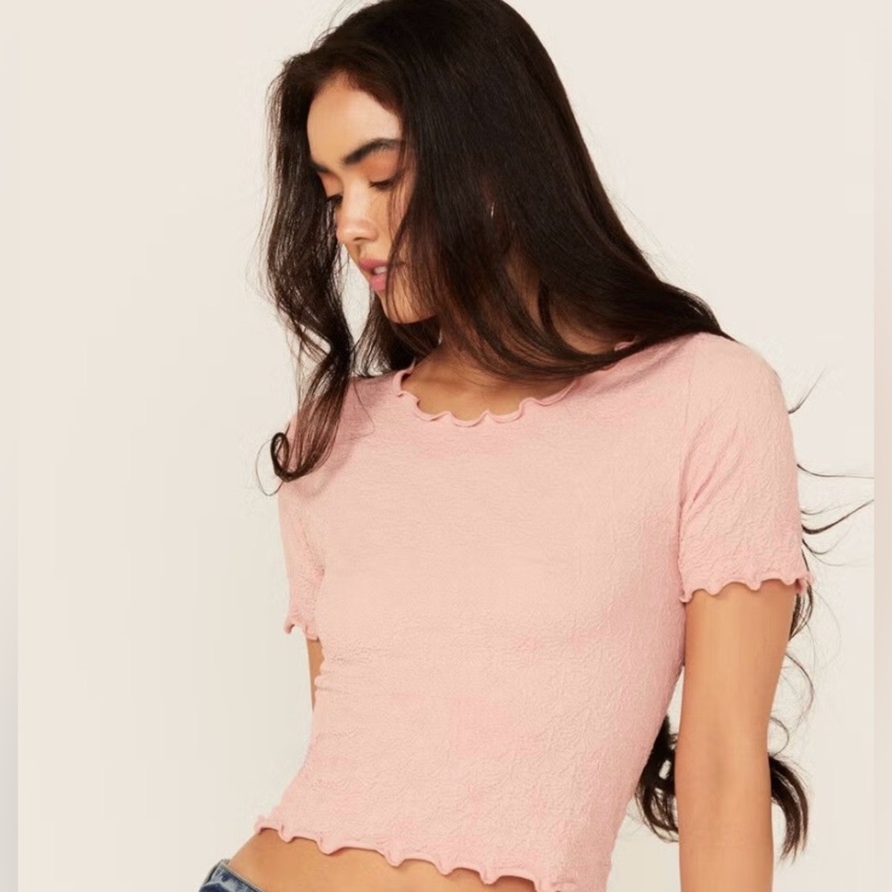 Women’s Scallop-Trim Short Sleeve Top in Coral Pink